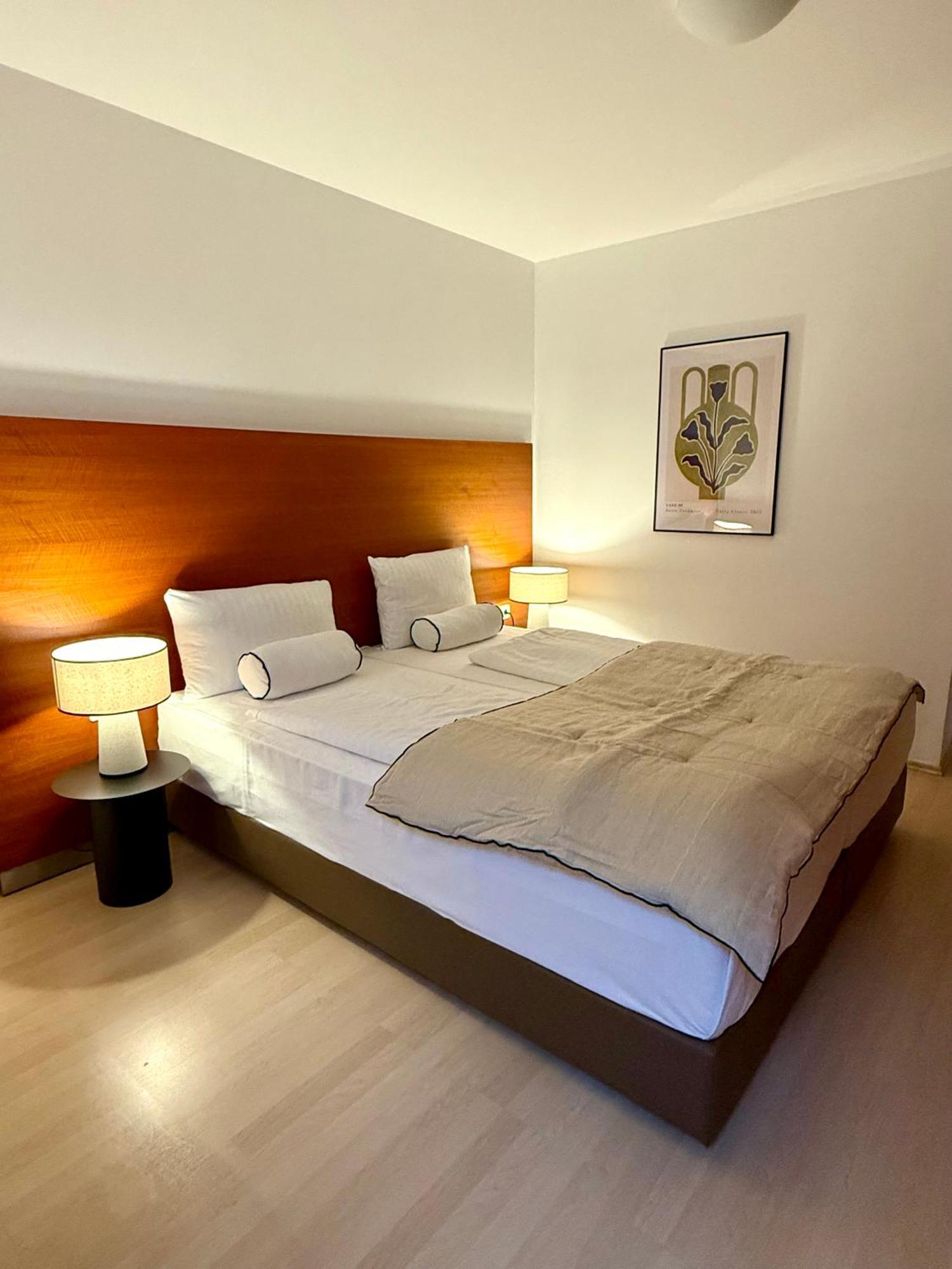 Eqbase Apartment *
