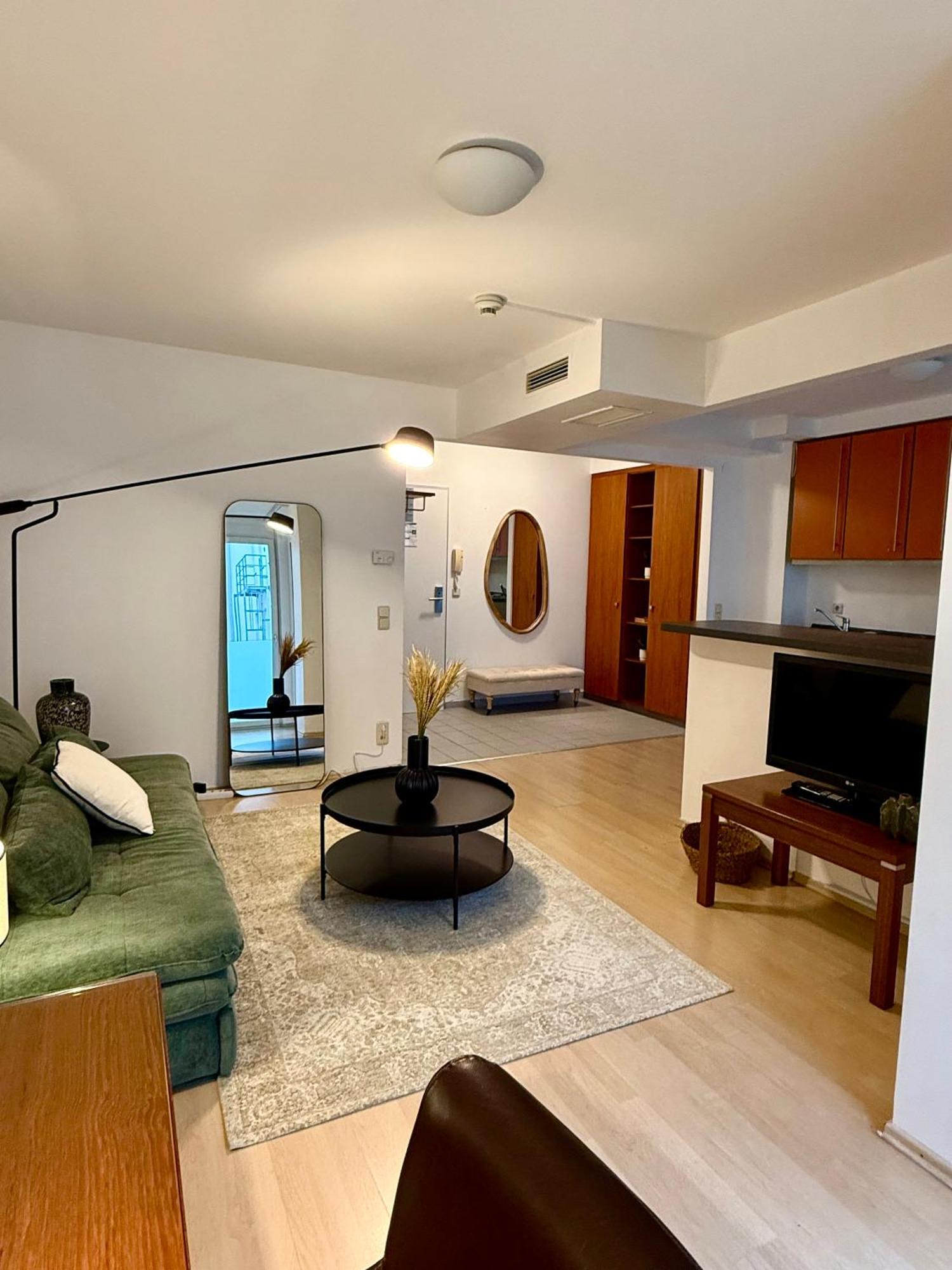 Eqbase Apartment *